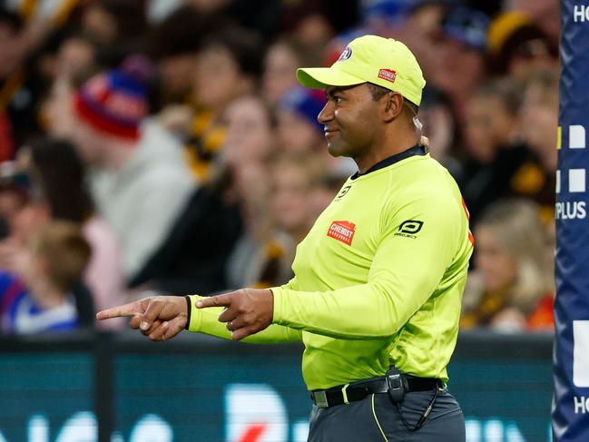 MELBOURNE, AUSTRALIA – MAY 05: AFL Goal Umpire, David Rodan signals a goal during the 2024 AFL Round 08 match between the Western Bulldogs and the Hawthorn Hawks at Marvel Stadium on May 05, 2024 in Melbourne, Australia. (Photo by Dylan Burns/AFL Photos via Getty Images)