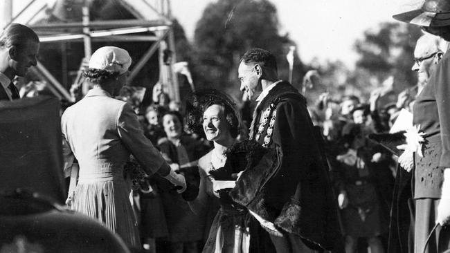 Australia's youngest Mayoress – 19-year-old Ruth Clayton – curtsies while her father, Mayor F.W. Clayton, watches on proudly as Queen Elizabeth II is farewelled from Bendigo in March, 1954. Picture: The Sun