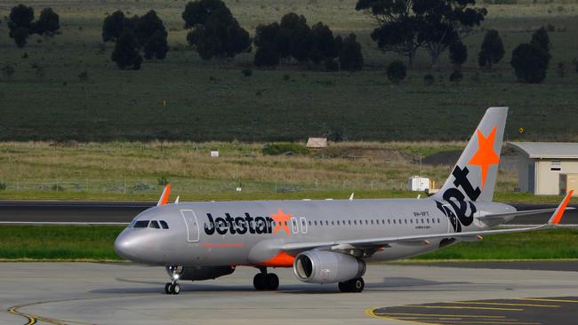 Jetstar customers impacted by travel restrictions might be able to join the class action against the airline carrier. Picture: NewsWire / Luis Enrique Ascui