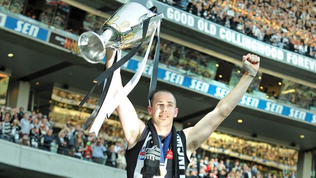 2010 Grand Final REPLAY. St Kilda v Collingwood. MCG. Nick Maxwell with the crowd. Premiership cup.