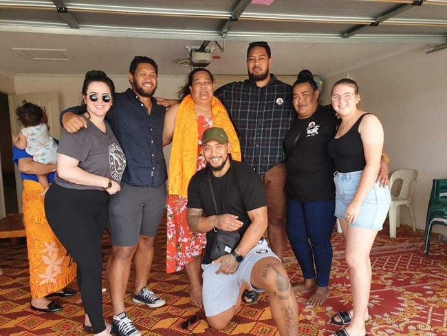 Dee Tiaaleaiga with his two brothers and family.