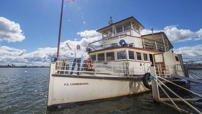 Steamboat PS Cumberoona with captain Robbie Knowles at Yarrawonga. Picture: Rob Leeson.