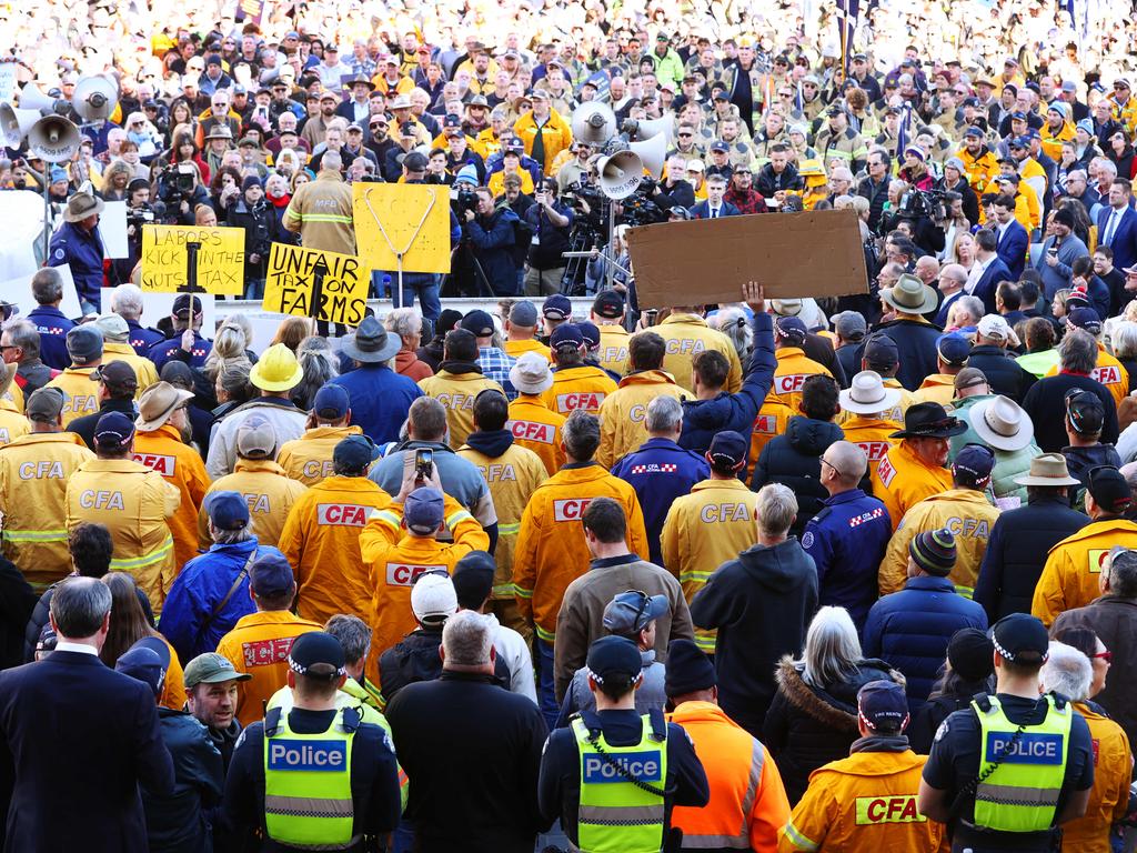 Farmers and fireys rally.