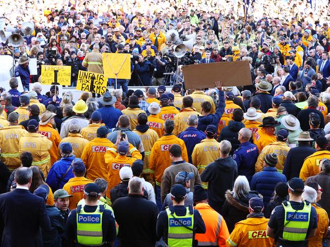 Farmers and fireys rally.