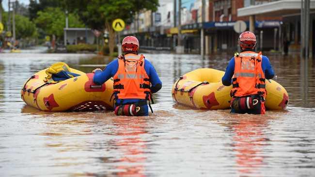 SES and police emergency crews move through the centre of Lismore looking for people in need of evacuation during the March floods. Picture: Marc Stapelberg