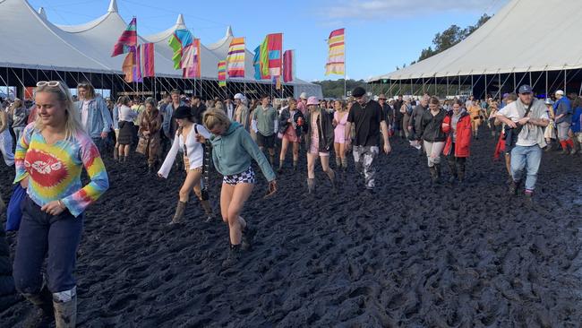 Splendour in the Grass 2022 crowds here smiling when the sun eventually came out. Picture: Matt Gazy