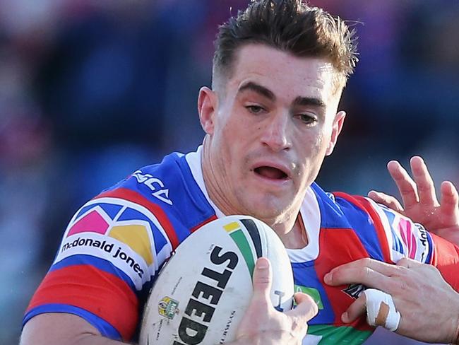 NEWCASTLE, AUSTRALIA - JULY 21:  Connor Watson of the Knights is tackled by the Titans defence during the round 19 NRL match between the Newcastle Knights and the Gold Coast Titans at McDonald Jones Stadium on July 21, 2018 in Newcastle, Australia.  (Photo by Ashley Feder/Getty Images)