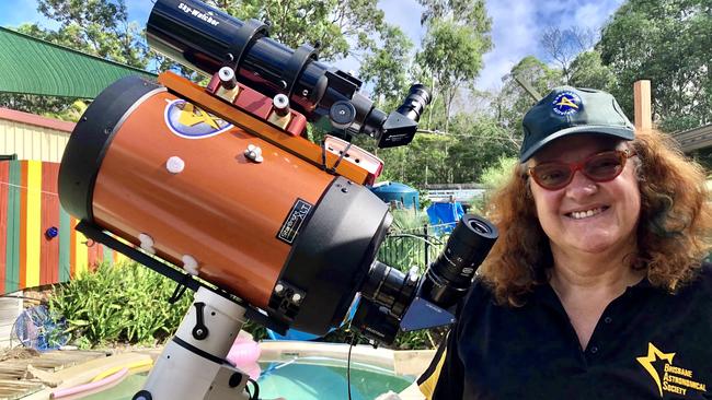 Dazee Dazeford with her 8 inch Schmidt Cassegrain telescope. Image: supplied