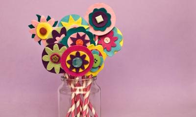 Make Mum a bunch of felt flowers for Mother's Day