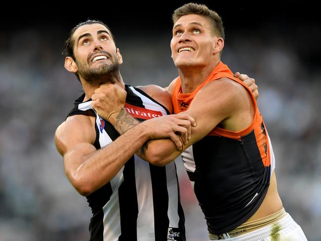 Brodie Grundy of the Magpies and Rory Lobb of the Giants contest for the ball during the Round 2 AFL match between the Collingwood Magpies and the Greater Western Sydney (GWS) Giants at the MCG in Melbourne, Saturday, March 31, 2018. (AAP Image/Joe Castro) NO ARCHIVING, EDITORIAL USE ONLY