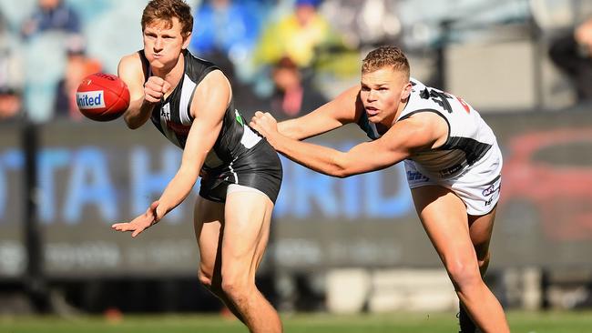 Dan Houston heaps the pressure on Magpie Will Hoskin-Elliott. Pictured: Quinn Rooney/Getty Images