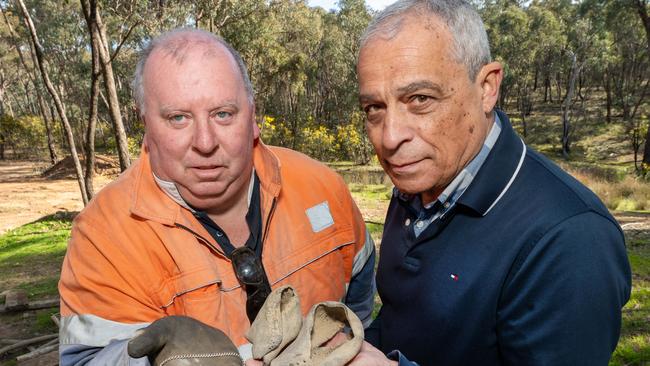 Daryl Floyd and former homicide cop Charlie Bezzina are hoping the fresh evidence will finally see charges laid. Picture: Rob Leeson