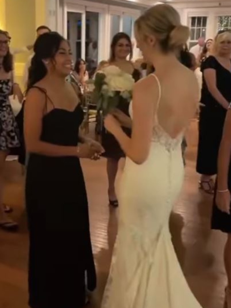 The bride handed the bouquet to a visibly shocked friend … Picture: Instagram/surprizhikayeler