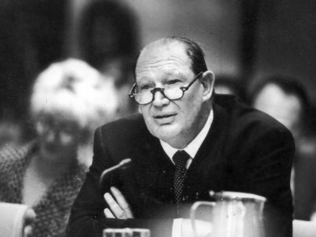 Kerry Packer at his famous 1991 parliamentary committee appearance.