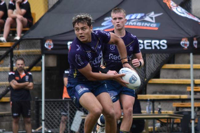 Chase Paterson passes at the line. Picture: Sean Teuma.