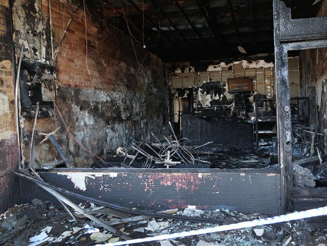 MELBOURNE, AUSTRALIA- NewsWire Photos APRIL 30, 2025: A dessert shop in Springvale has gone up in flames in a suspicious fire. Picture:  NewsWire/ David Crosling