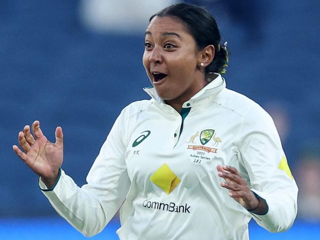 MELBOURNE, AUSTRALIA - JANUARY 30: Alana King of Australia celebrates the dismissal of Nat Sciver-Brunt of England during day one of the Women's Ashes Test Match between Australia and England at Melbourne Cricket Ground on January 30, 2025 in Melbourne, Australia. (Photo by Daniel Pockett/Getty Images)