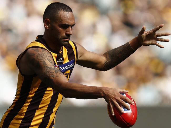 MELBOURNE, AUSTRALIA - MARCH 28: Shaun Burgoyne of the Hawks kicks the ball during the round 2 AFL match between the Hawthorn Hawks and the Richmond Tigers at Melbourne Cricket Ground on March 28, 2021 in Melbourne, Australia. (Photo by Darrian Traynor/Getty Images)