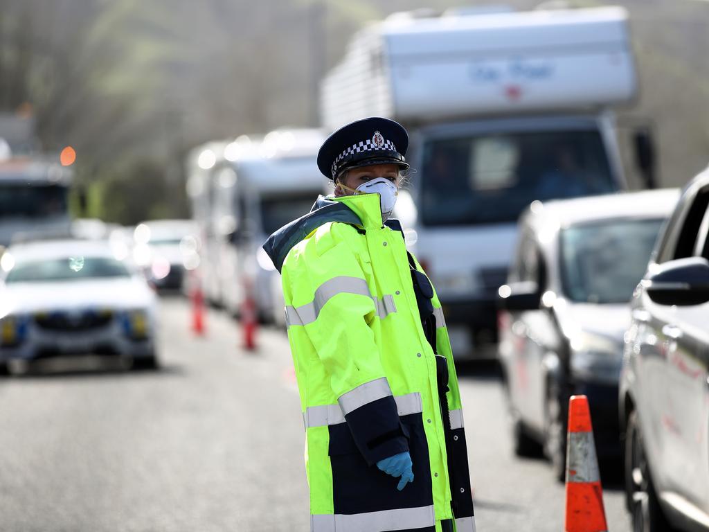 Queues stretch for kilometers in and out of Auckland as police stop vehicles at a checkpoint. Picture: Fiona Goodall/Getty Images