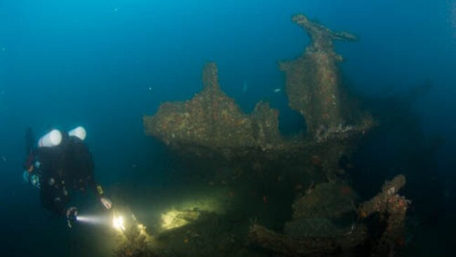 Divers find mystery shipwreck off Sydney coast, believed to be tug boat ...