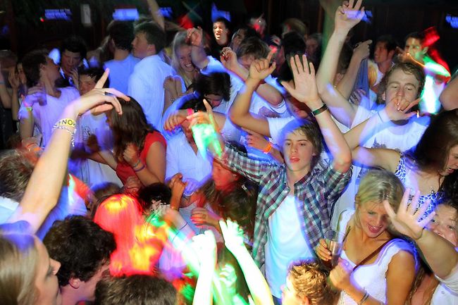 Schoolies time 2010 | Herald Sun