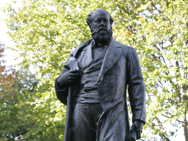 Franklin Square statue William Crowther former premier of Tasmania and doctor