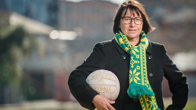 Lisa Alexander has signed on for a 10th year as Diamonds coach