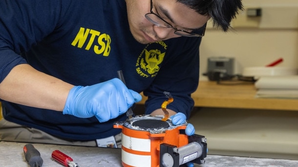 31/01/2025  NTSB investigators recovered the cockpit voice recorder and flight data recorder from the Bombardier CRJ700 airplane involved in yesterday’s mid-air collision at DCA. The recorders are at the NTSB labs for evaluation. Picture NTSB