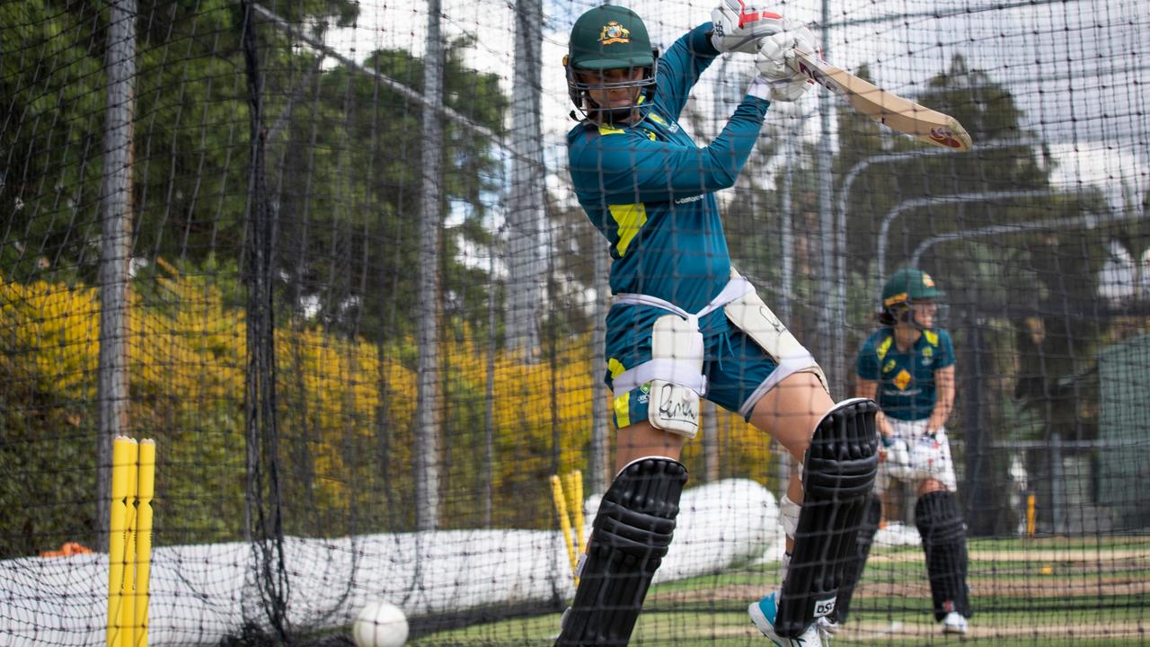 Australian all-rounder Ashleigh Gardner trains in the Brisbane hub ahead of the T20 and One Day series against New Zealand. Picture: cricket.com.au