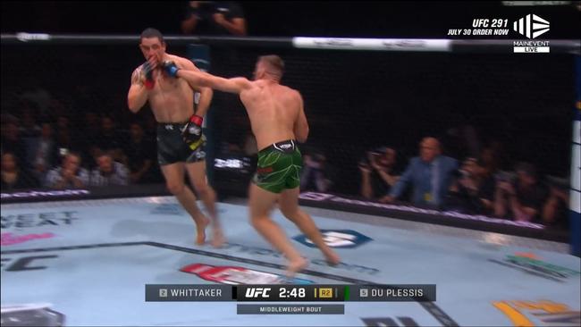 Robert Whittaker couln't runaway from the South African's hands. Photo: Main Event.