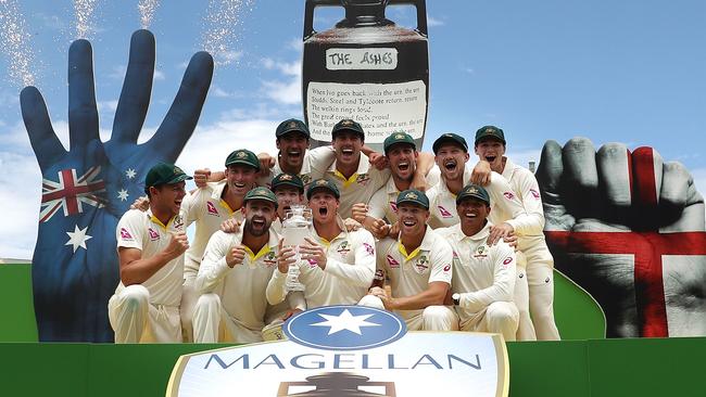 Steve Smith of Australia lifts the Ashes.