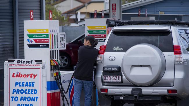 People filling up their cars at Liberty Highgate Hill. Picture: Jerad Williams