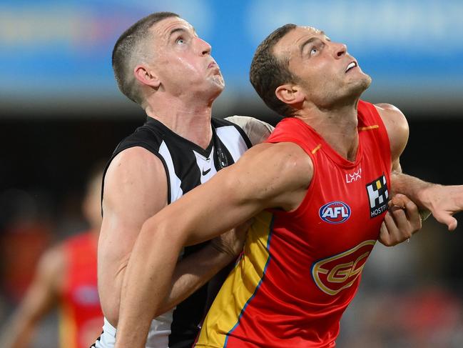 GOLD COAST, AUSTRALIA - JUNE 29: Jarrod Witts of the Suns competes for the ball against Darcy Cameron of the Magpies during the round 16 AFL match between Gold Coast Suns and Collingwood Magpies at People First Stadium, on June 29, 2024, in Gold Coast, Australia. (Photo by Matt Roberts/AFL Photos/via Getty Images)