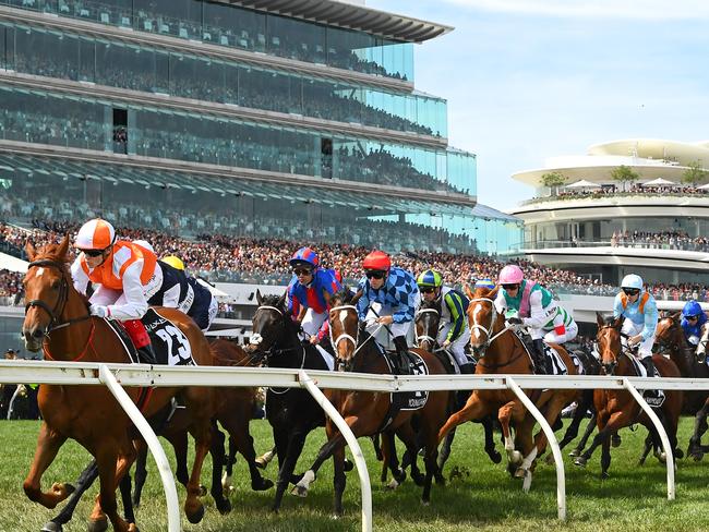 MELBOURNE, AUSTRALIA - NOVEMBER 05: Craig Williams riding Vow and Declare leads the field around the first bend in the Lexus Melbourne Cup during 2019 Melbourne Cup Day at Flemington Racecourse on November 05, 2019 in Melbourne, Australia. (Photo by Quinn Rooney/Getty Images) BESTPIX