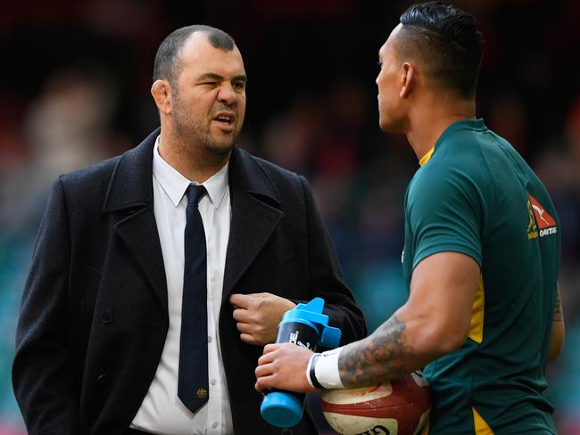 CARDIFF, WALES - NOVEMBER 05: Michael Cheika the head coach of Australia speaks with Israel Folau of Australia prior to kickoff during the international match between Wales and Australia at the Principality Stadium on November 5, 2016 in Cardiff, Wales. (Photo by Stu Forster/Getty Images)