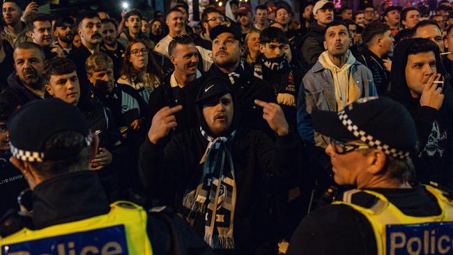 Rowdy fans confront cops lining Swan St. Picture: NewsWire / Diego Fedele