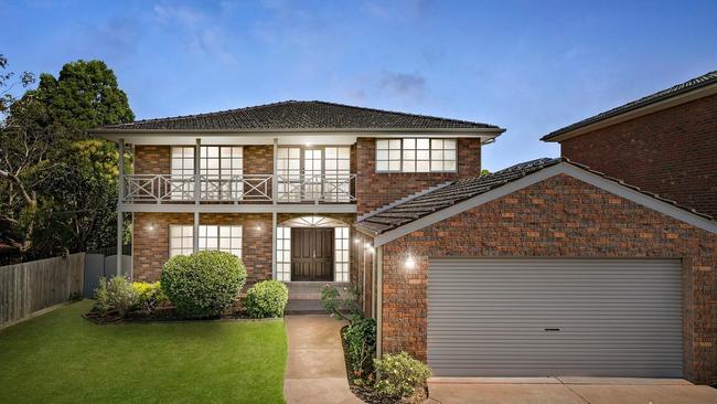 70 Shepherd Road, Glen Waverley, sold in a mammoth auction.