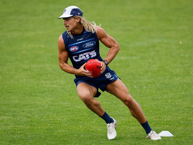 Bailey Smith will slot straight into Geelong’s midfield. Picture: Dylan Burns/AFL Photos