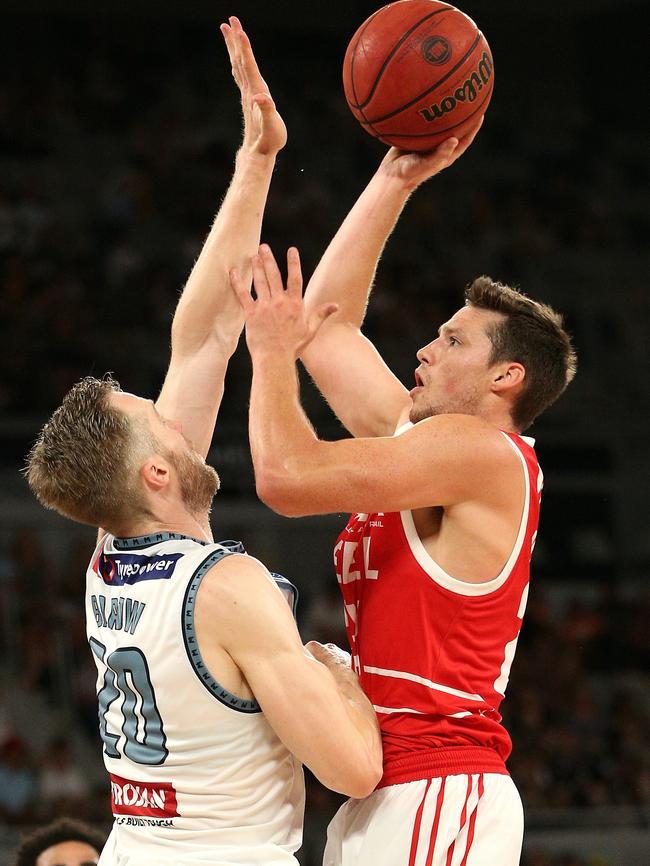 Marshall Nelson shoots during a stint with the Illawarra Hawks in 2019. Picture: Hamish Blair/AAP