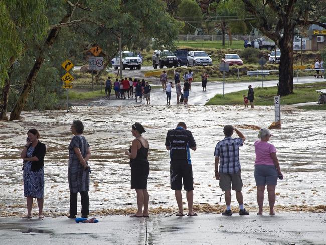 Alice Springs locals flock to watch the Todd River flow at the Schwartz Crescent crossing. PHOTO: Barry Skipsey