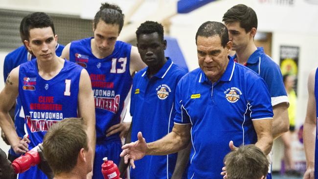 Danny Morseu coaching the Toowoomba Mountaineers.