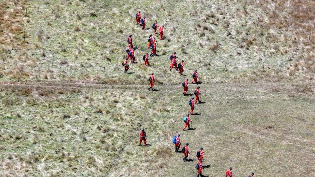 SES crews during a large-scale search in Buninyong for missing Ballarat East woman Samantha Murphy, who has been missing since early Sunday morning. Picture: NCA NewsWire / Ian Wilson