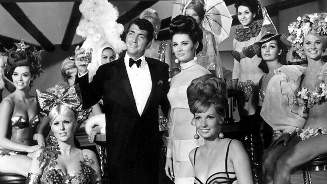 Entertainment : Actor & singer Dean Martin with Chorus Girls Used june 1994 Pic. Photo File Pic. File Photo