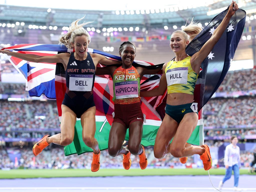 Faith Kipyegon of Team Kenya celebrates with Hull, right, and bronze medallist Georgia Bell of Team Great Britain. Picture: Michael Steele/Getty Images