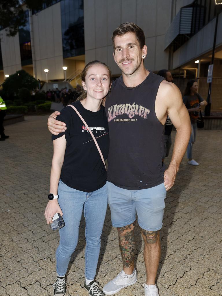 In pictures Fans rock out to Blink 182 in Brisbane The Courier Mail