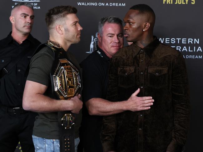 Dricus du Plessis (L) defends the middleweight title against Israel Adesanya (R) next weekend at UFC 305 in Perth. Picture: Getty Images.