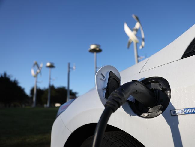 SAN FRANCISCO, CALIFORNIA - MARCH 09: An electric vehicle recharges its battery at the East Crissy Field charge station on March 09, 2022 in San Francisco, California. With oil prices continuing to soar, shares for companies in the electric vehicle sector are rising as consumers look to trade their gas powered cars in for electric vehicles.   Justin Sullivan/Getty Images/AFP == FOR NEWSPAPERS, INTERNET, TELCOS & TELEVISION USE ONLY ==