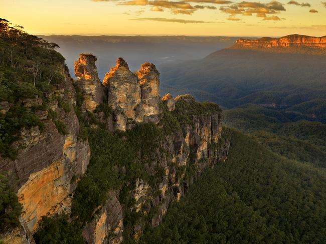 3. BREATHE IT IN Fill your lungs with that fresh Blue Mountains air as you get the blood pumping on one of the area’s cliff top walks and waterfall trails, including the Grand Canyon, Ruined Castle and Mount Solitary walking tracks.