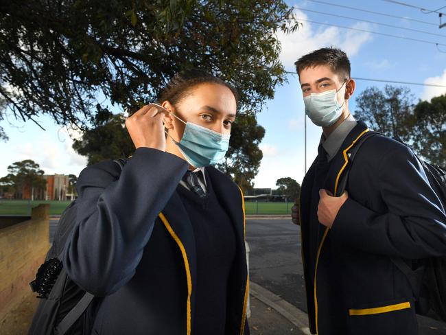 COVID. HIGH SCHOOL MASKS. Students Jorja and Mackenzie on the way to school. Story: Politicians are sitting in parliament without masks but school children are still being asked to wear masks at school. 4th May, 2022. Picture: Tricia Watkinson