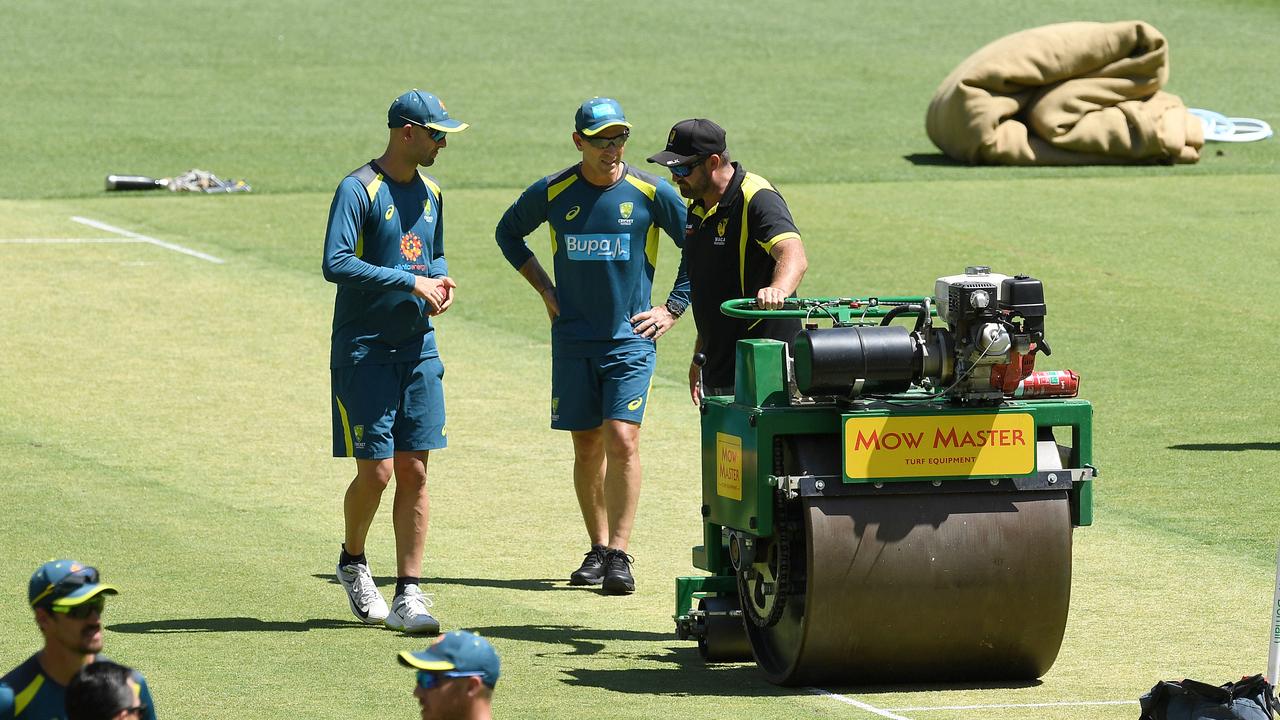 Nathan Lyon and Justin Langer look at the Perth pitch. Photo: Dave Hunt/AAP Image. 